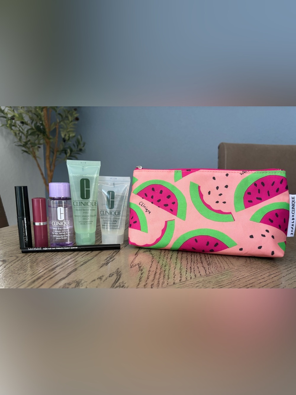 Clinique 6 Pc Travel Set w/ Watermelon Cosmetic Bag-New